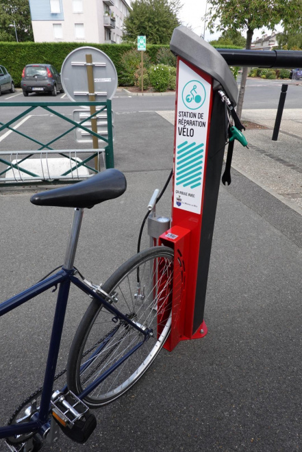 station de réparation de vélos.jpg